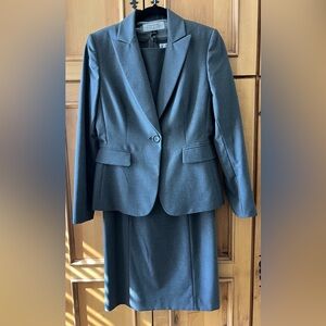 Tahari Gray Skirt Suit Set Size 6 Blazer Sheath Dress Career Classic